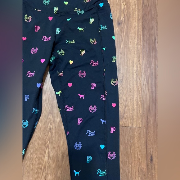 PINK VS HTF ULTIMATE RAINBOW
LEGGINGS S - Picture 3 of 5